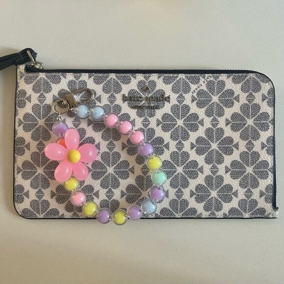 KATE SPADE NWOT Leather Lucy Spade Flower Wristlet, Beaded Bag Charm INCLUDED! - Picture 4 of 8